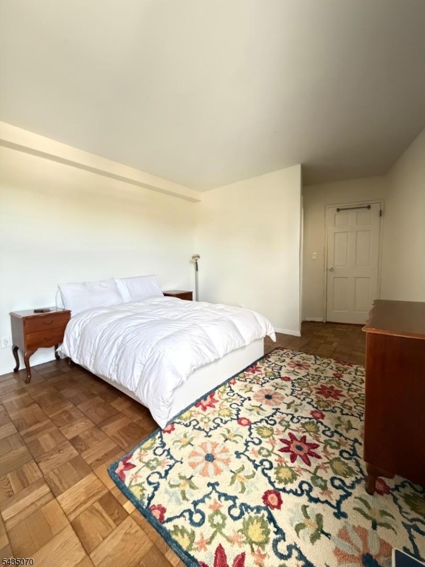 2100 Linwood Avenue 4p Property Photo 13