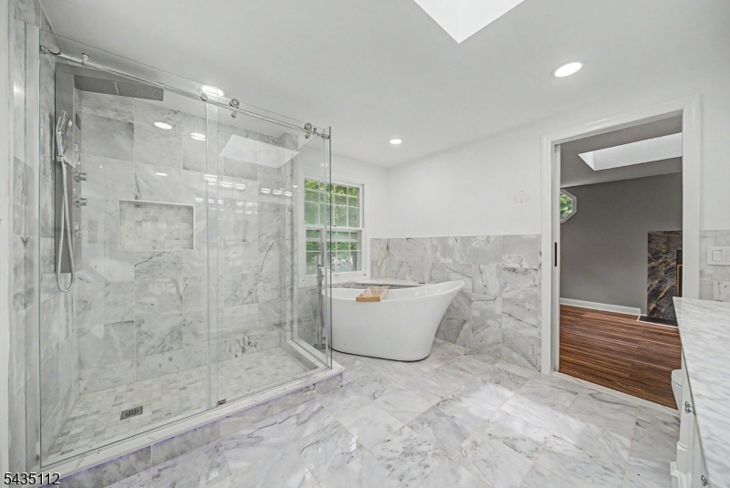 433 Louisa Ave Property Photo 6