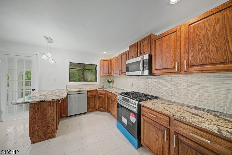 433 Louisa Ave Property Photo 9