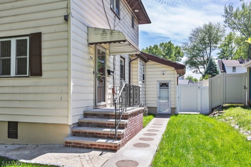 54 Bedford Ave Property Photo 2