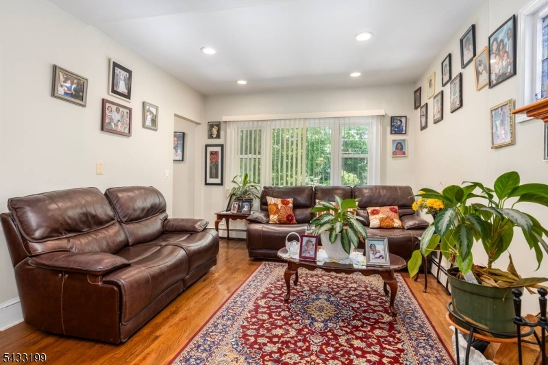 54 Bedford Ave Property Photo 7