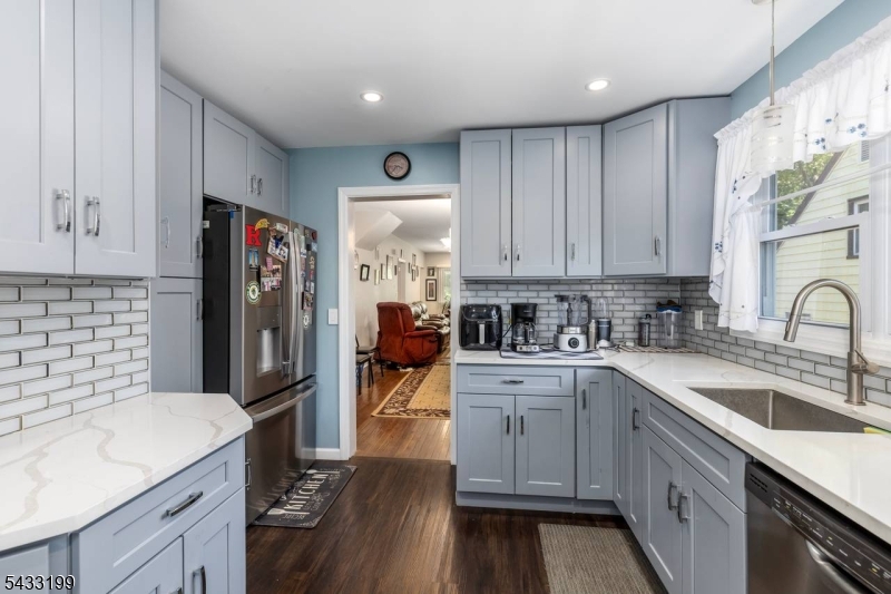 54 Bedford Ave Property Photo 8