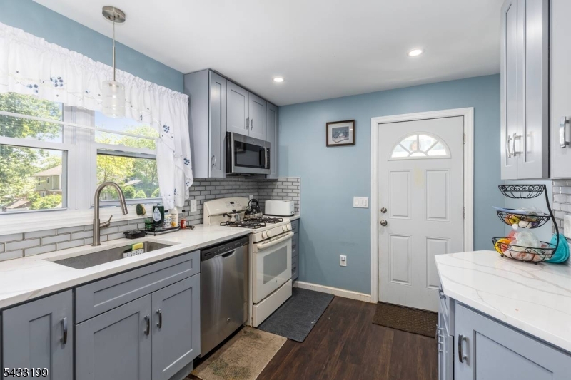 54 Bedford Ave Property Photo 9
