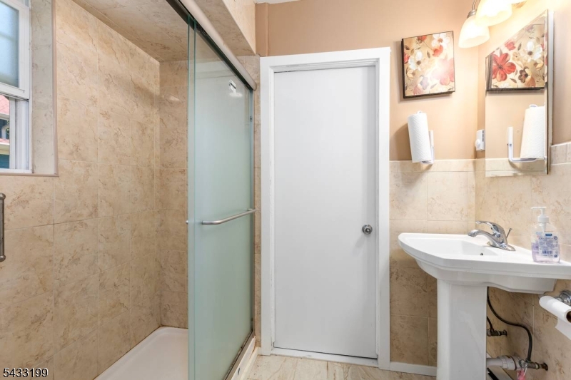 54 Bedford Ave Property Photo 13