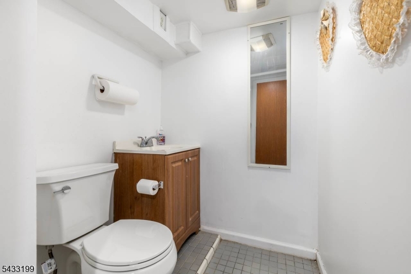 54 Bedford Ave Property Photo 20