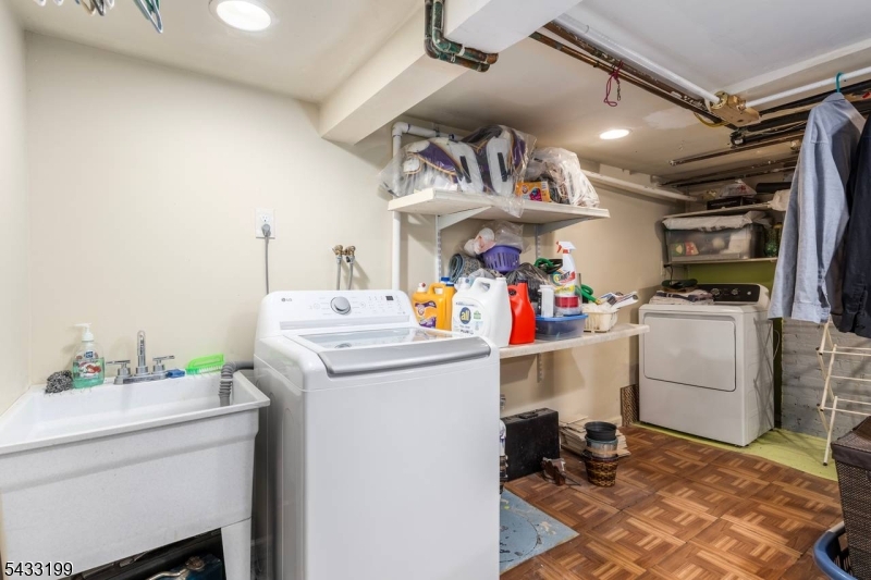 54 Bedford Ave Property Photo 22