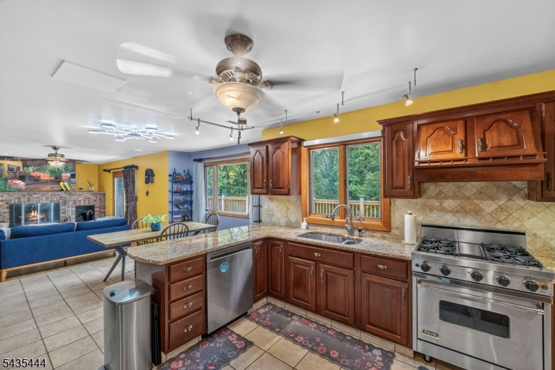 5110 Berkshire Valley Rd Property Photo 4