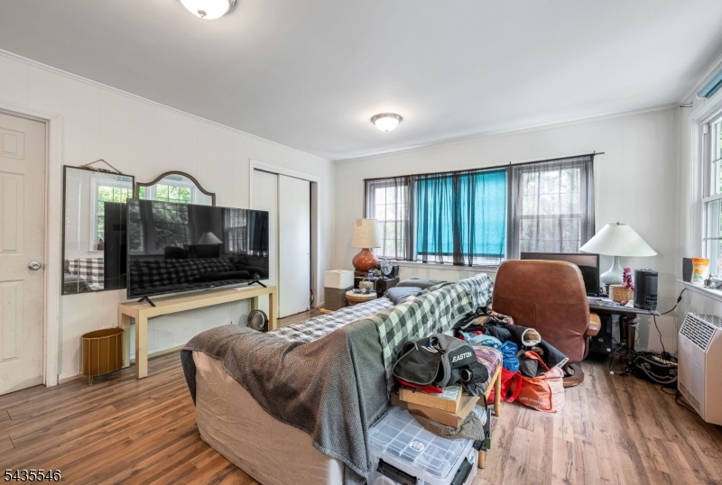 596 Wyckoff Ave Property Photo 16