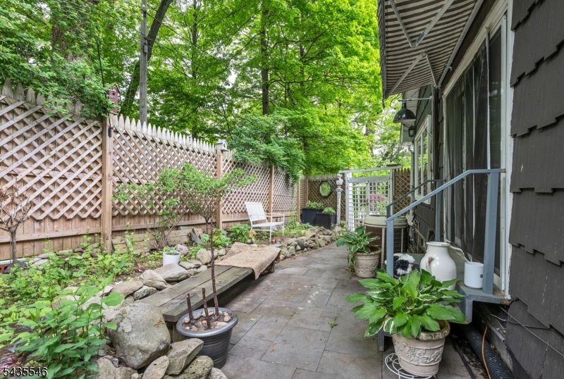 596 Wyckoff Ave Property Photo 22