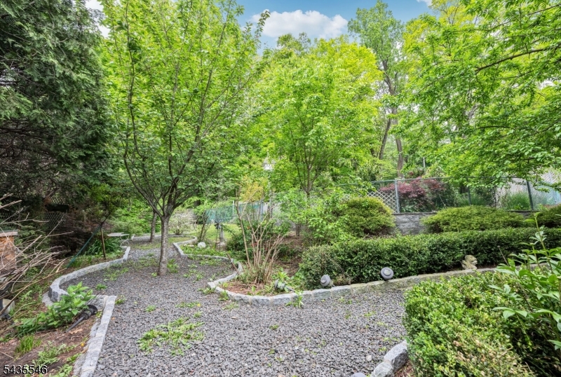596 Wyckoff Ave Property Photo 25