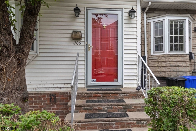 1705 48th St Property Photo 1