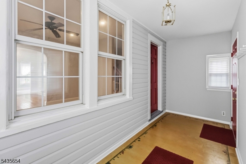 1705 48th St Property Photo 3