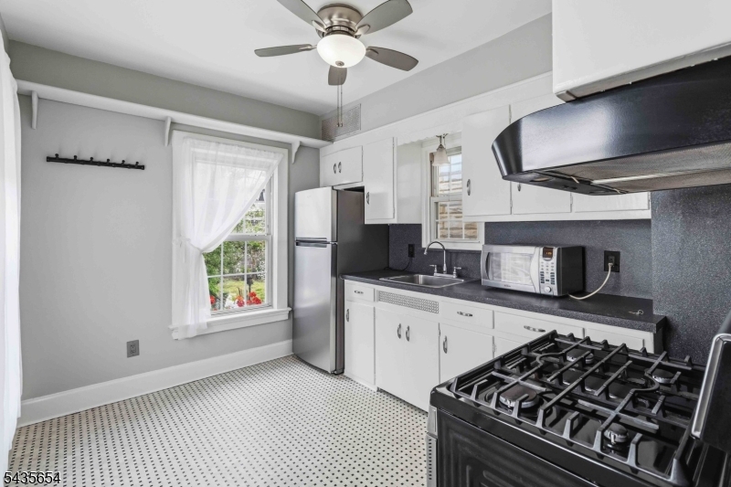 1705 48th St Property Photo 9