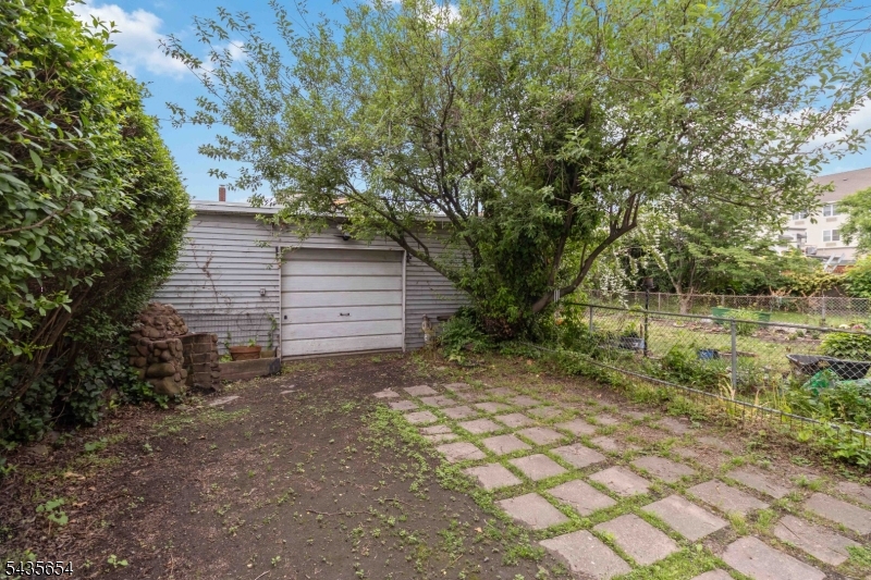 1705 48th St Property Photo 18