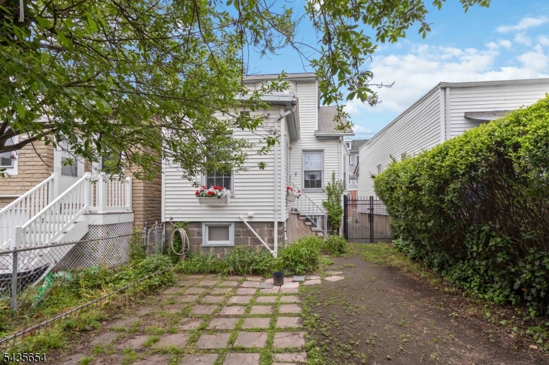 1705 48th St Property Photo 19