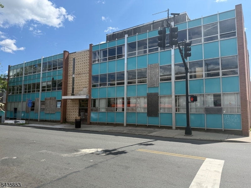 700 Park Property Photo 1