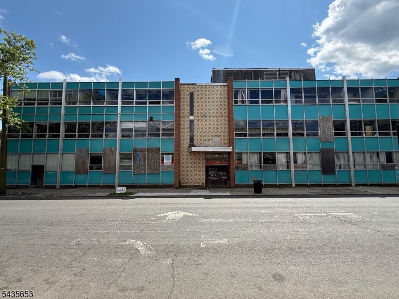 700 Park Property Photo 2
