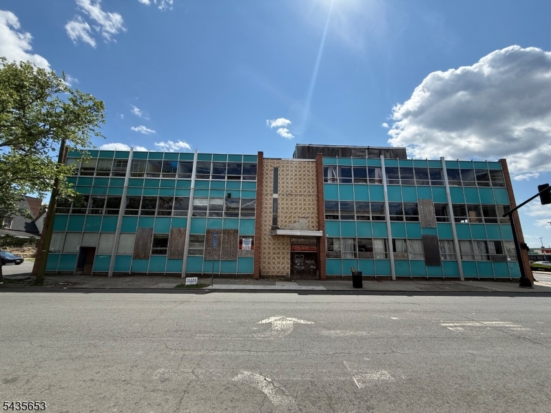 700 Park Property Photo 3
