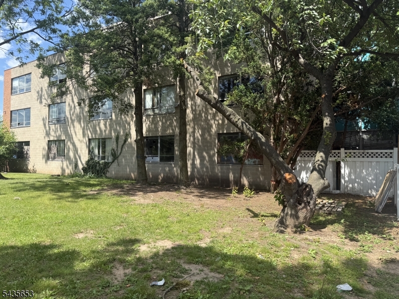 700 Park Property Photo 4