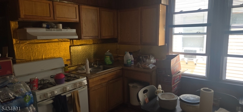 93 Lincoln Pl Property Photo 5