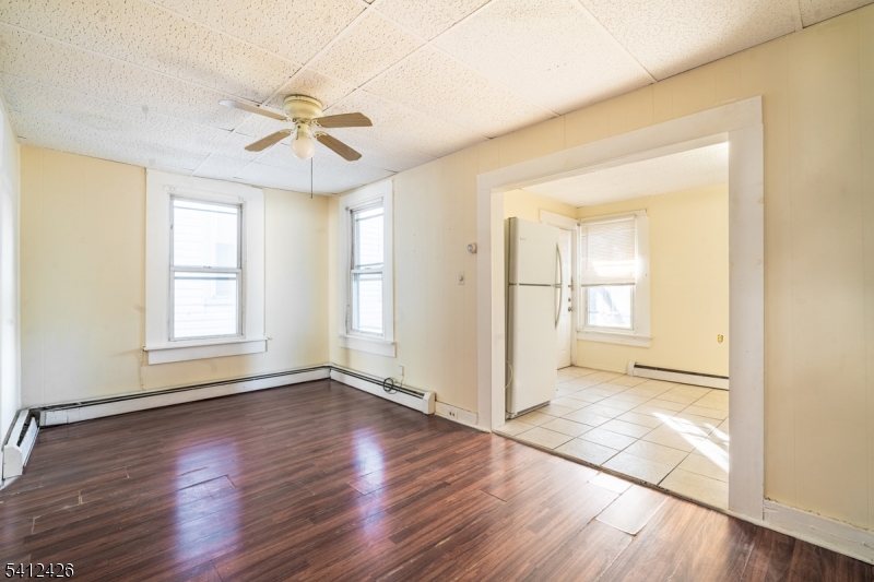 446 E 24th St Property Photo 17