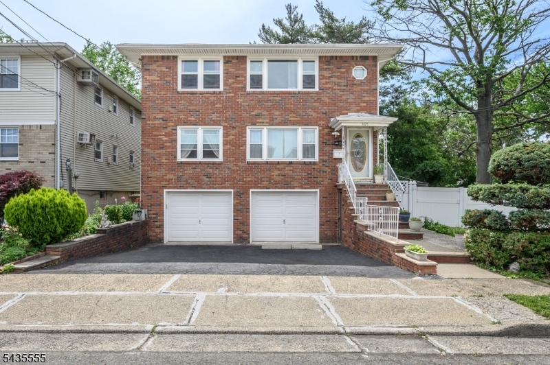 405 Kennedy Dr Property Photo 1