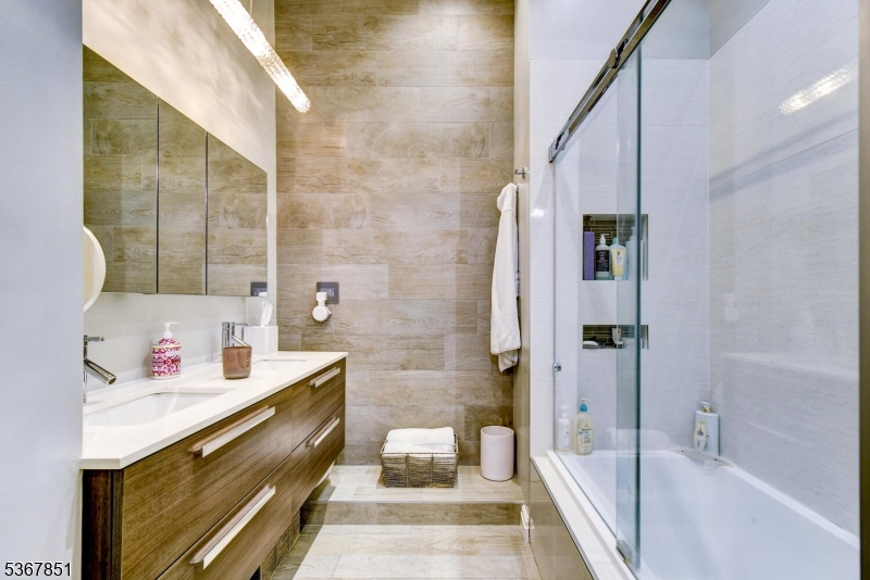689 Luis Munoz Marin Blvd 1010 Property Photo 23