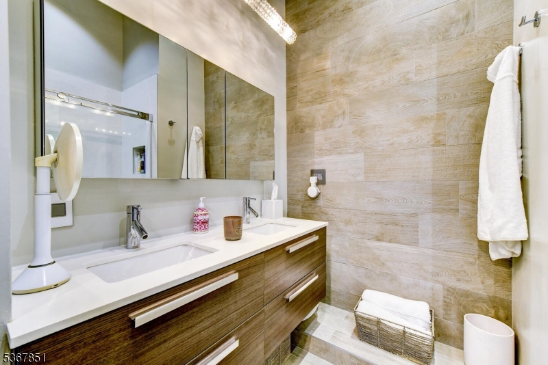 689 Luis Munoz Marin Blvd 1010 Property Photo 24