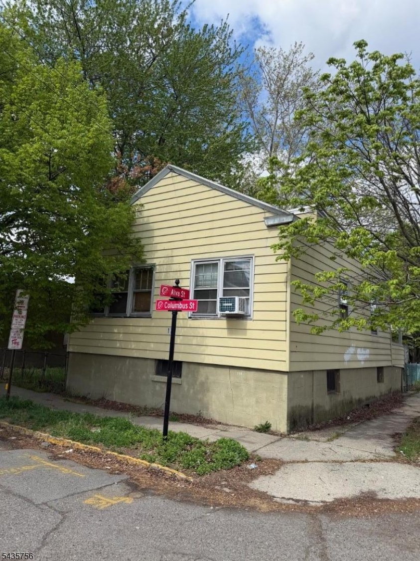37 Columbus St Property Photo 1