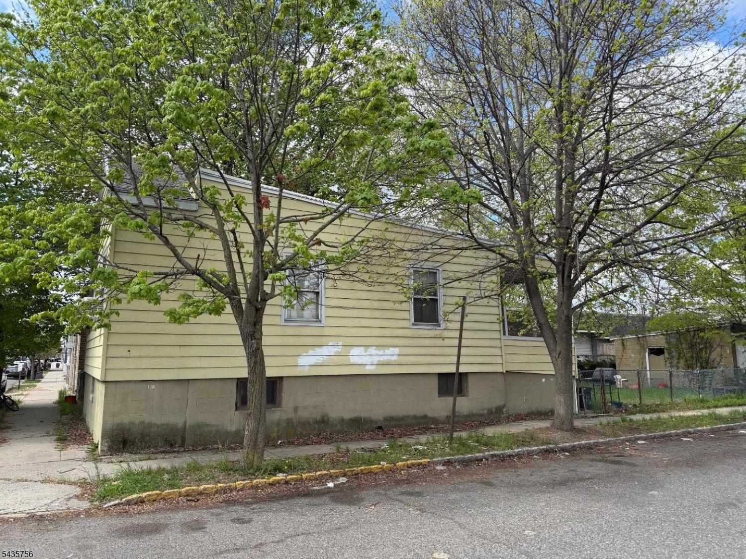 37 Columbus St Property Photo 2