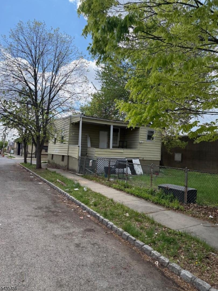 37 Columbus St Property Photo 4