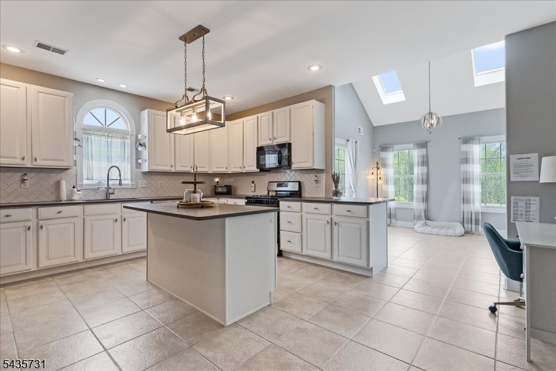 24 Saddle Ridge Rd Property Photo 12