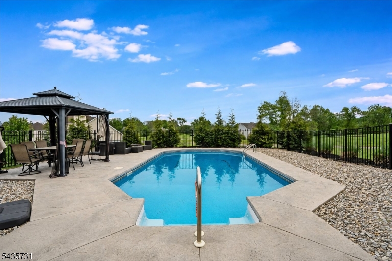 24 Saddle Ridge Rd Property Photo 37