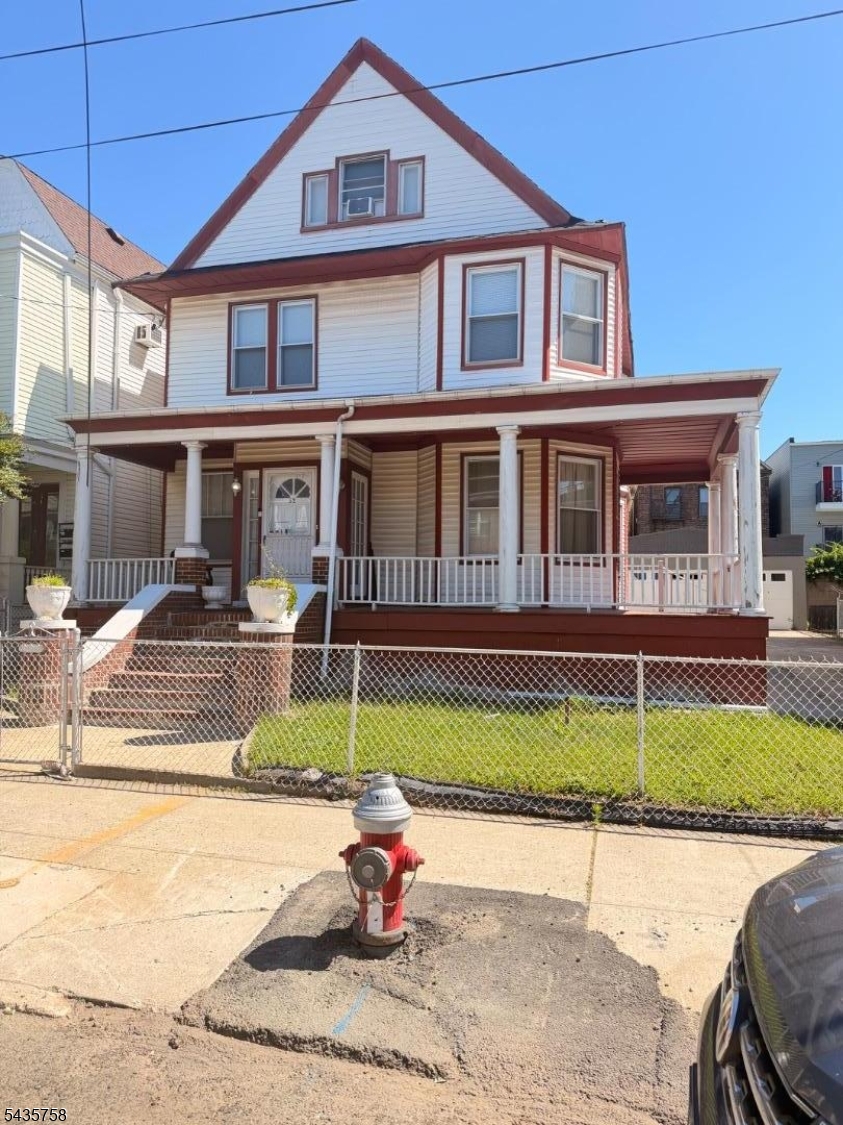 52 Warner Ave Property Photo 1