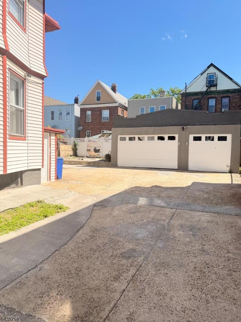 52 Warner Ave Property Photo 3