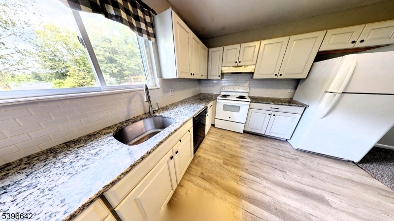 384 Lake Shore South A Property Photo 8