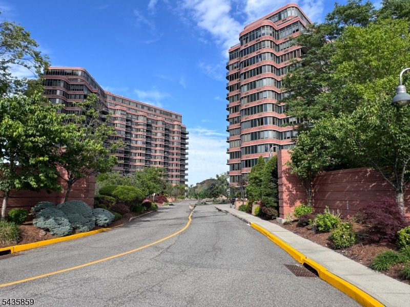 100 Carlyle Drive. N05j 5 Jn Property Photo 2