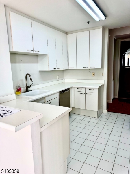 100 Carlyle Drive. N05j 5 Jn Property Photo 14