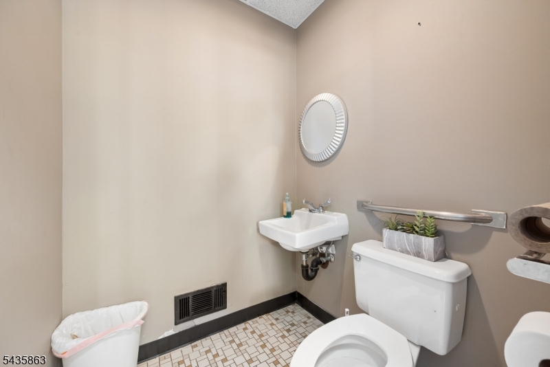 383 E Main St Property Photo 17