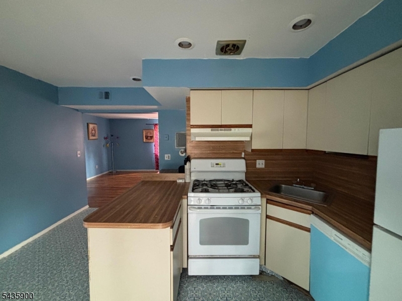 30 Judson 8a Property Photo 2