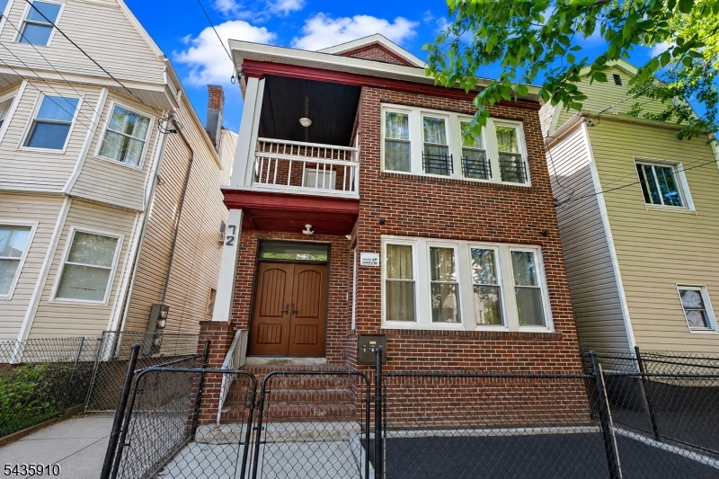 72 Seymour Ave 3 Property Photo 3