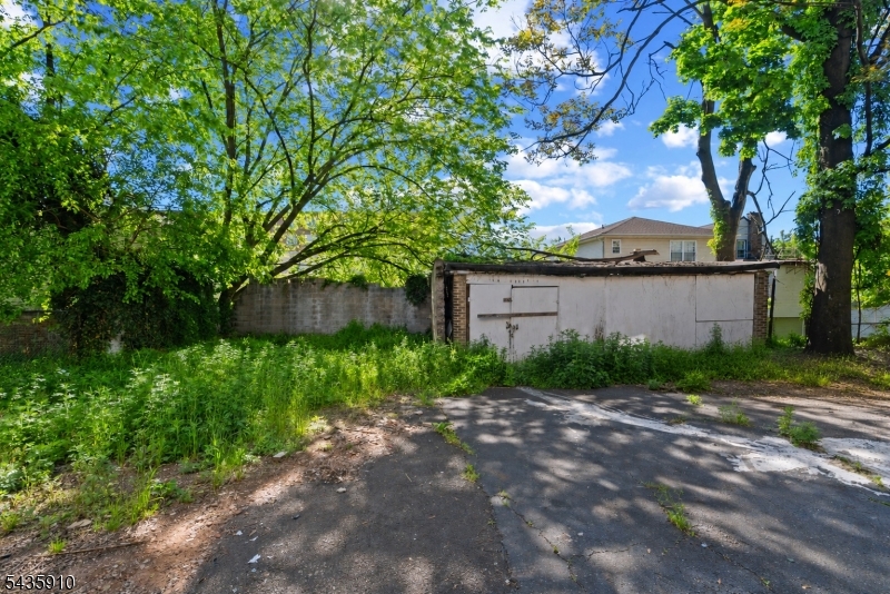 72 Seymour Ave 3 Property Photo 16