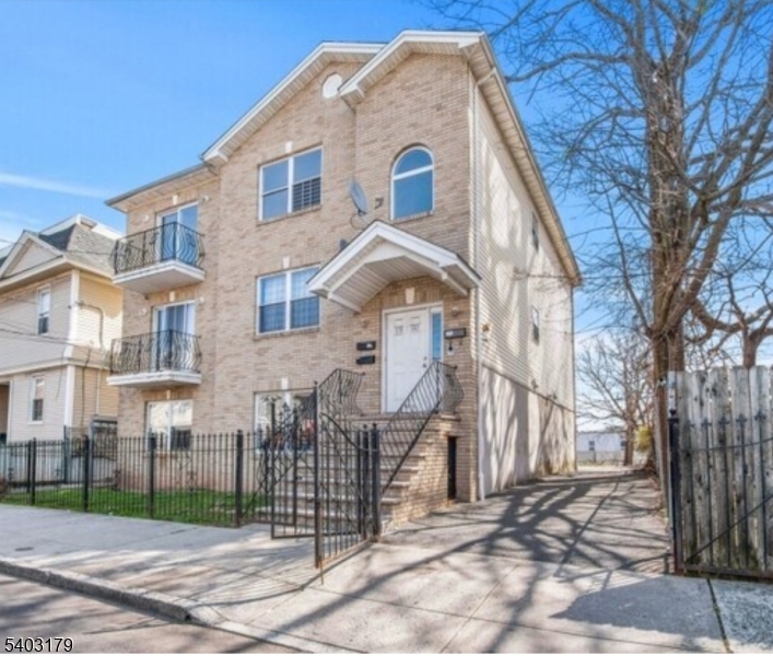 138 Schuyler Ave Property Photo 1