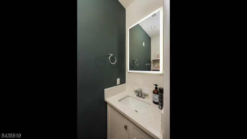 15 S Davenport St Property Photo 7