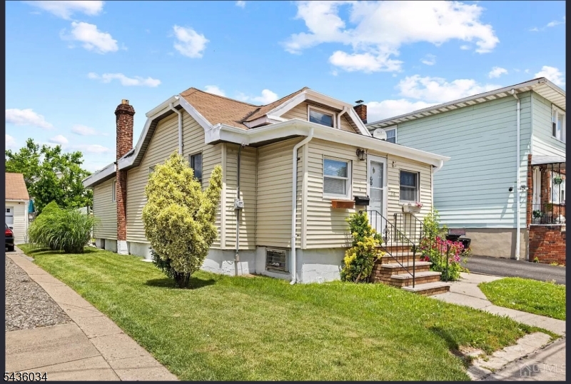 258 Randolph St Property Photo 1