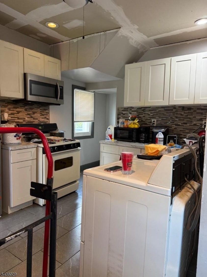 9 White Ter Property Photo 7