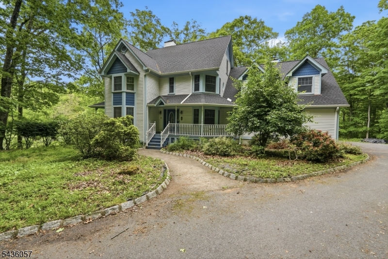 4 Meadow Oak Dr Property Photo 1