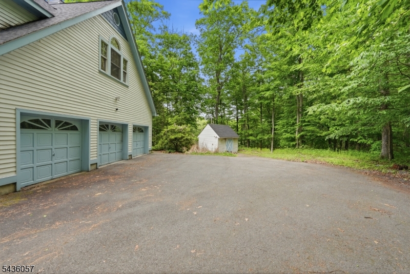 4 Meadow Oak Dr Property Photo 5