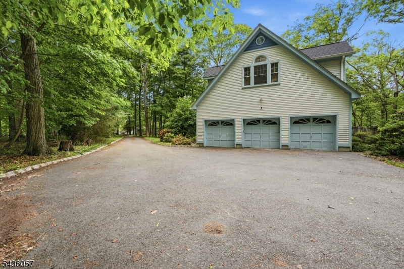 4 Meadow Oak Dr Property Photo 6