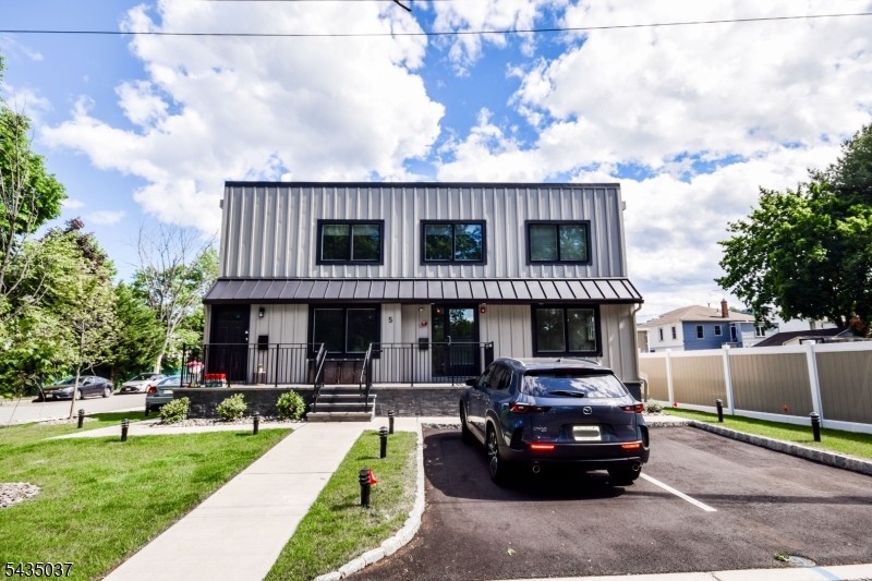 5 Muller Pl Property Photo 1